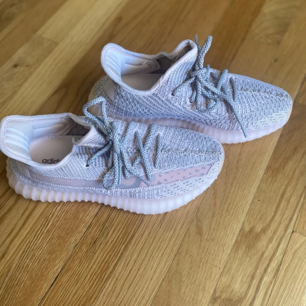 Yeezy - Picture 2 of 4
